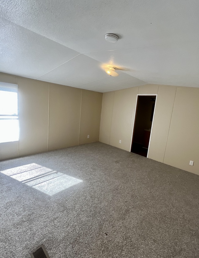 Building Photo - 2 Bed 2 Bath Mobile Home