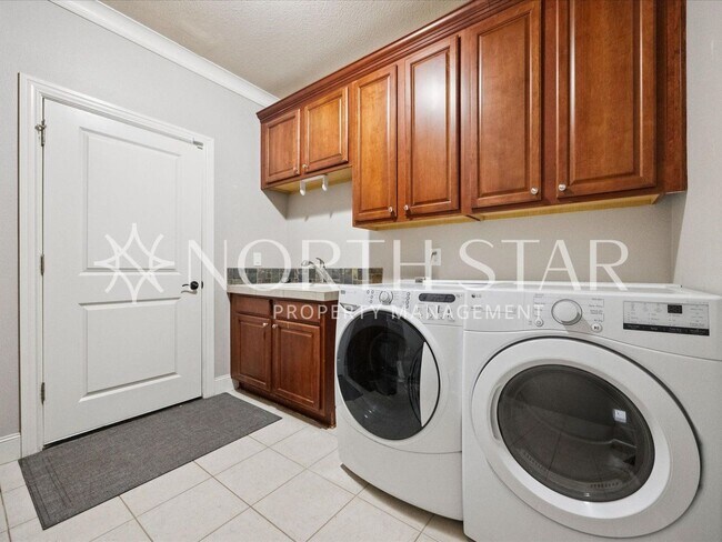 Building Photo - Tuscan Hills Traditional in Happy Valley