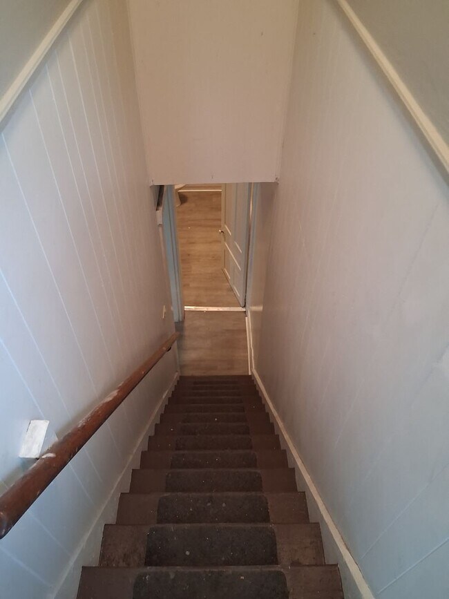 Building Photo - Updated 3 Bed, 1 Bath in Dayton close to everything