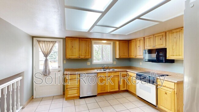 Building Photo - 535 Silver Spring Cir