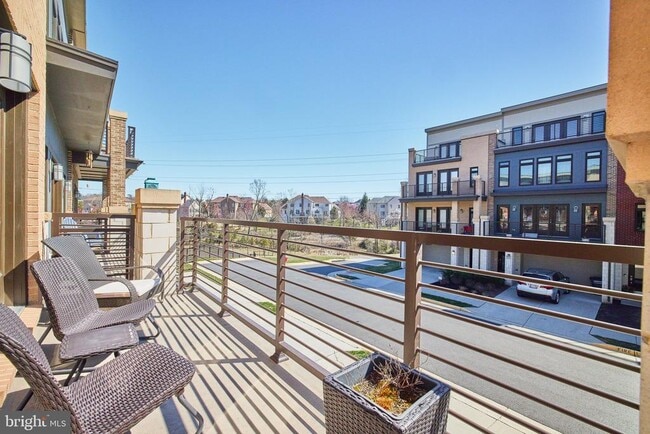 Building Photo - 20055 Old Line Terrace