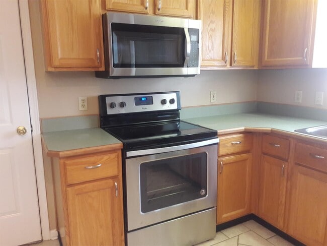 Building Photo - 2562 Eiffel Cir W