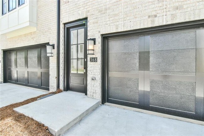 Building Photo - 5665 New Northside Dr