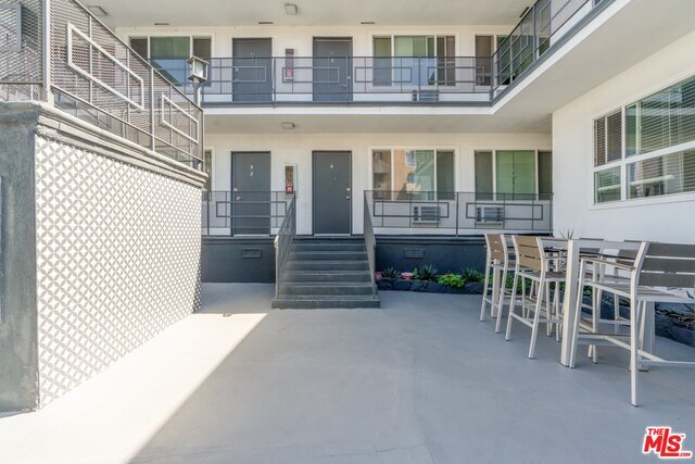 Building Photo - 702 S St Andrews Pl
