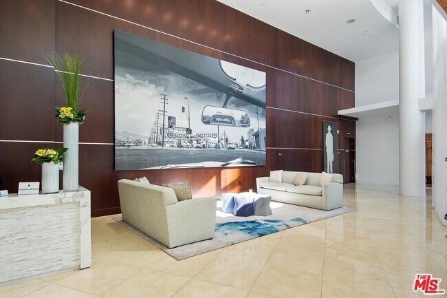 Building Photo - 13700 Marina Pointe Dr