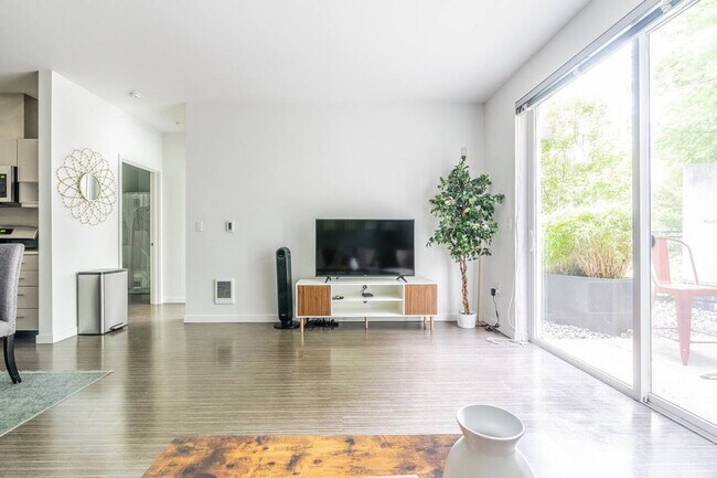 Building Photo - 1717 22nd Ave