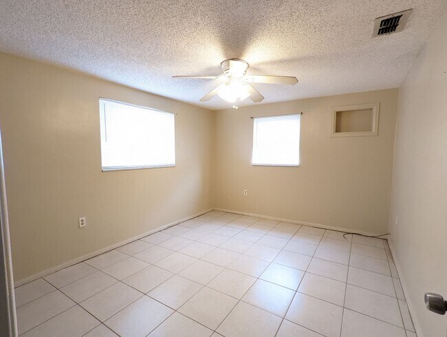 Building Photo - 3 bedroom, 2 FULL bathroom, 1320sq ft home with LVP flooring, spacious kitchen a LARGE backyard w...