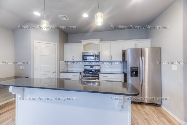 Building Photo - FOR LEASE | Jenks | $1900 Rent + $1900 Dep...