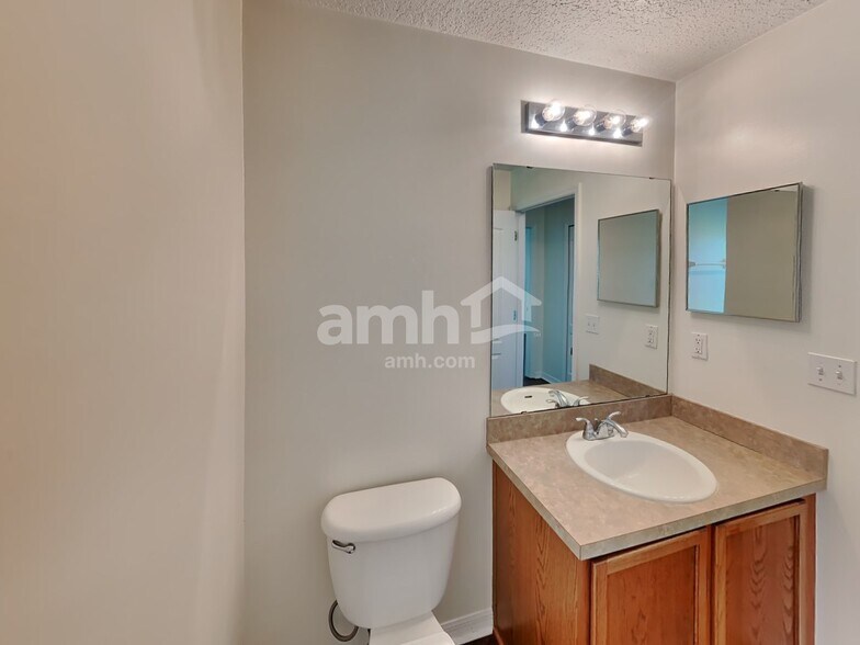 Building Photo - 14138 Devan Lee Dr W