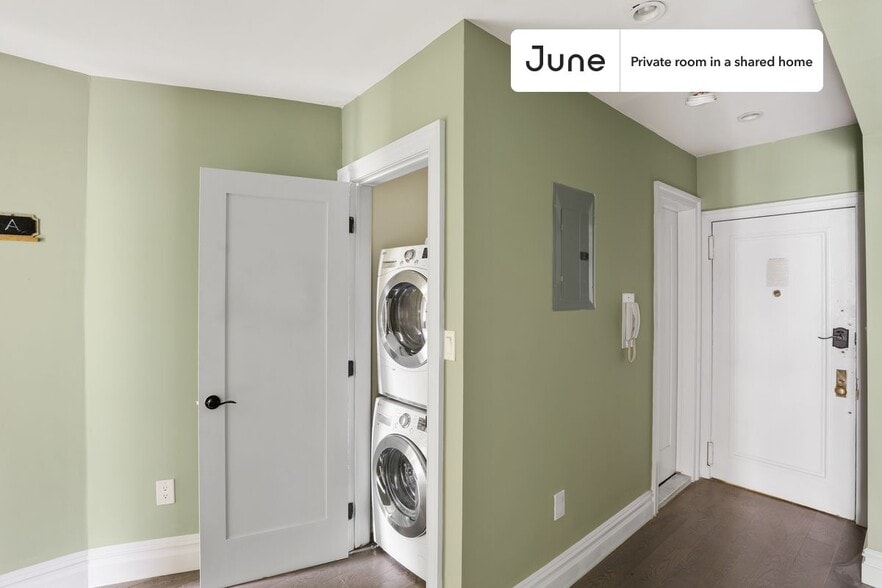 Building Photo - Room in Shared 3 bed/2 bath home