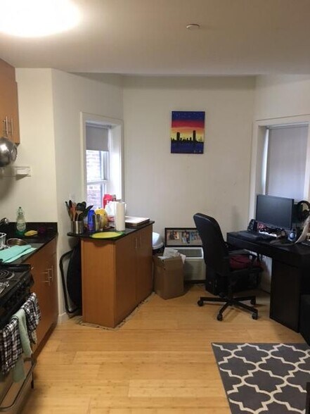 Building Photo - 461 Park Dr