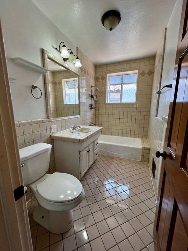 Building Photo - 484 W 25th St