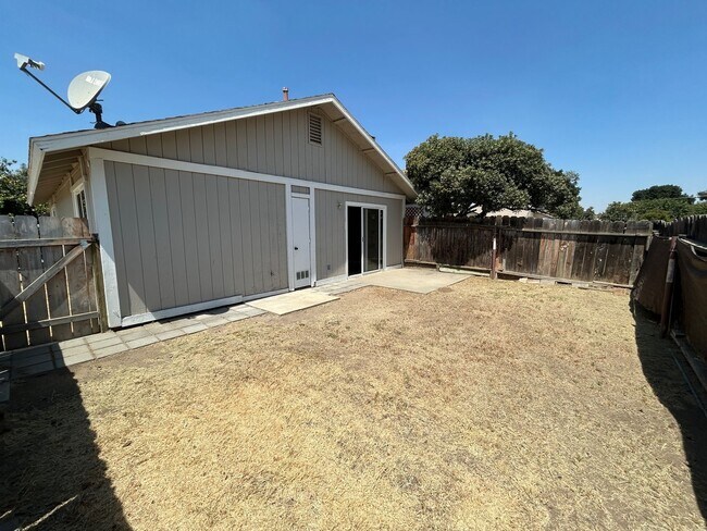 Building Photo - 900LaVida
