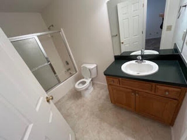 Building Photo - 487 Sparrow Way