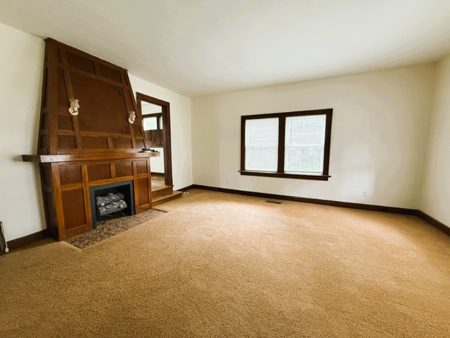 Building Photo - 708 N Porter Ave