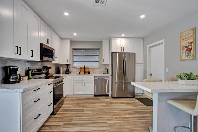 Building Photo - 2632 Madison St