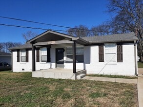 Building Photo - 234 Santa Monica Blvd