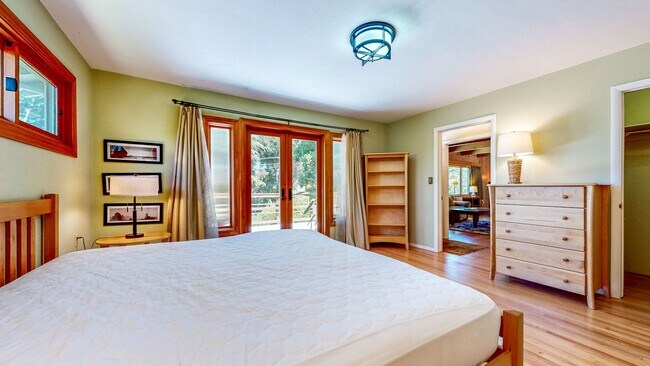 Building Photo - 4560 Sullivan Ct
