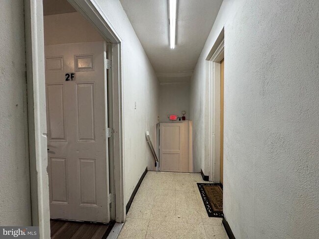 Building Photo - 222 Long Ln