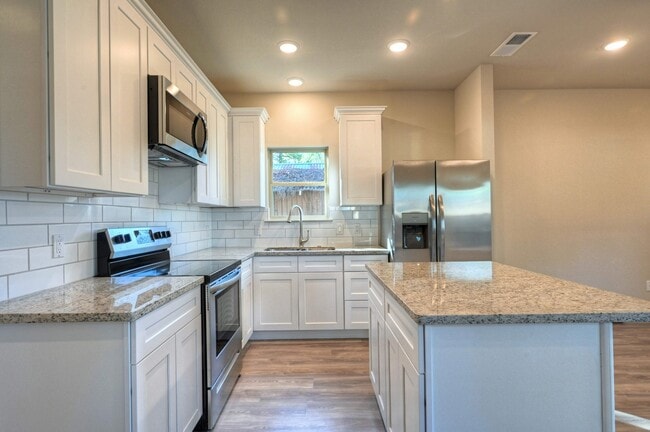 Building Photo - 9638 WARM Spgs