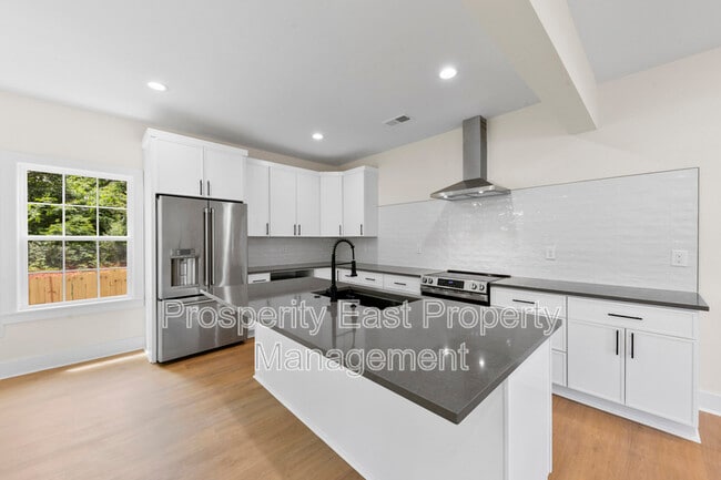 Building Photo - 3420 Tappan Pl