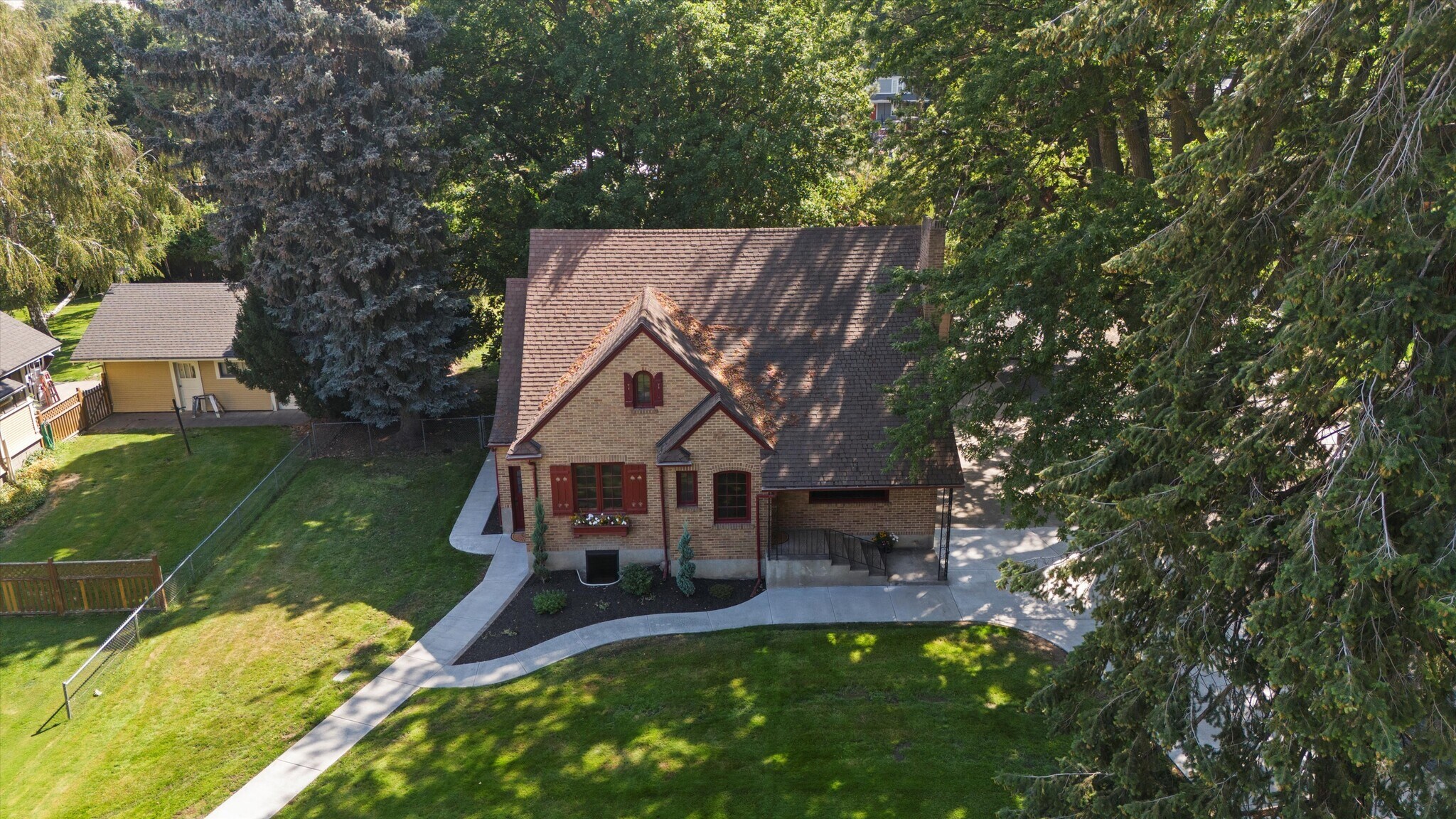 Building Photo - 317 Main St