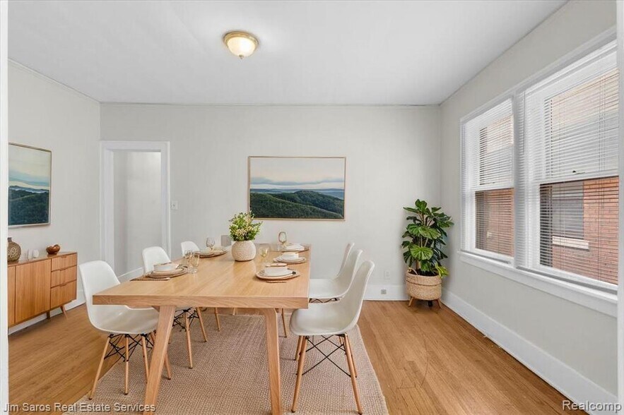 Building Photo - 981 Beaconsfield Ave