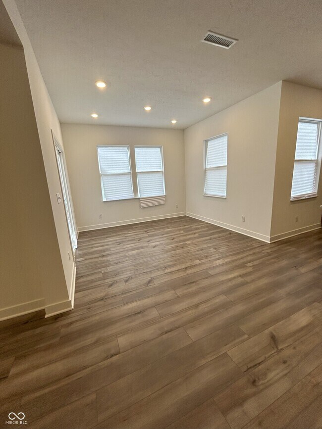 Building Photo - 7545 Fallsworth Dr