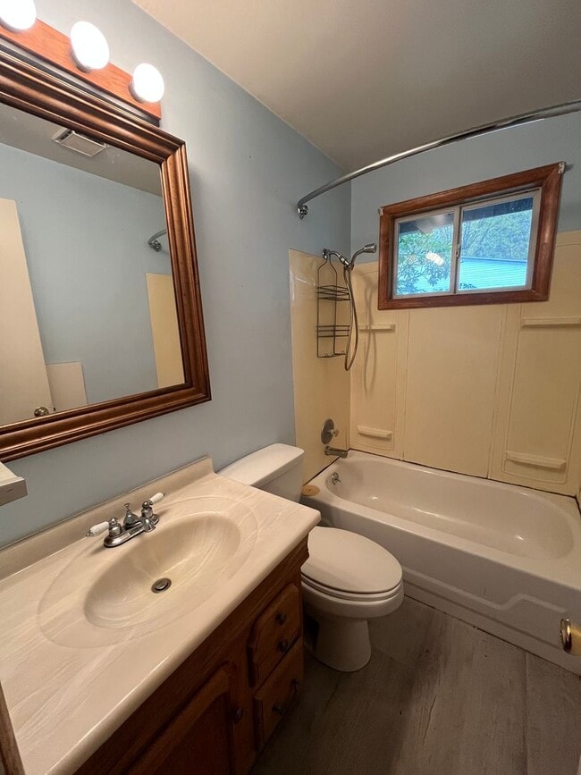 Building Photo - Two Bedroom Home on Austin Lake