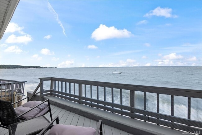 Building Photo - 19 Pine Ln