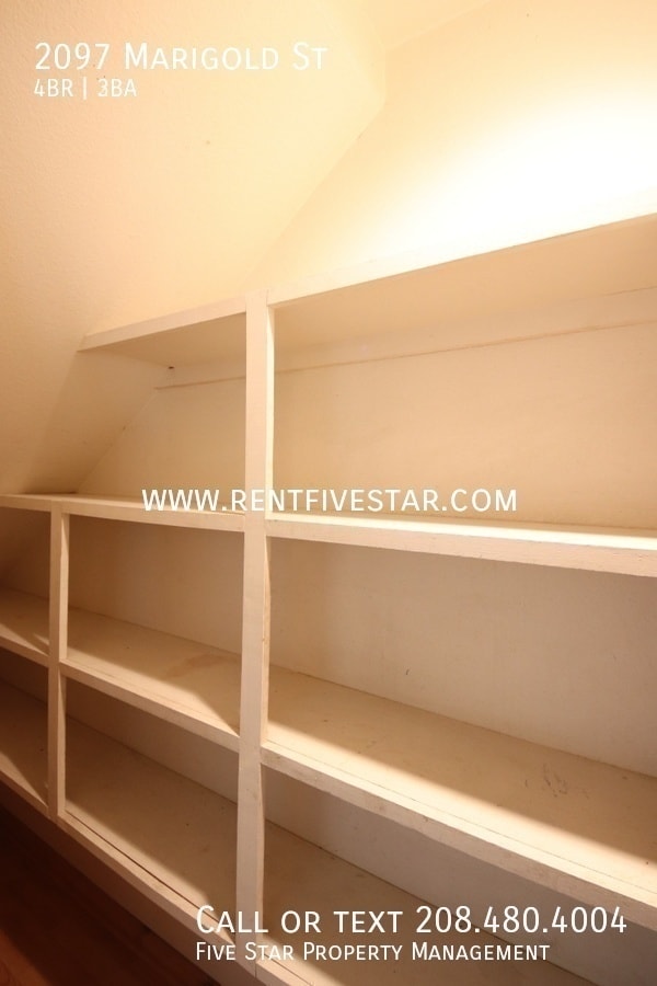 Building Photo - 2097 Marigold St