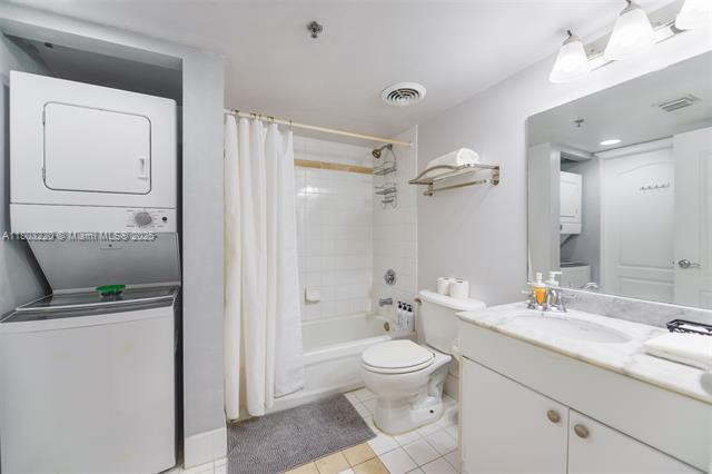 Building Photo - 1200 Brickell Bay Dr