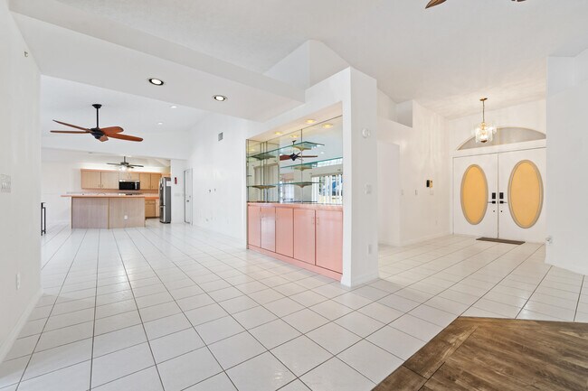 Building Photo - 1255 SE Naples Ln