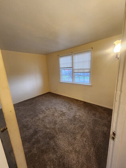 Building Photo - 1417 NW Carden Ave