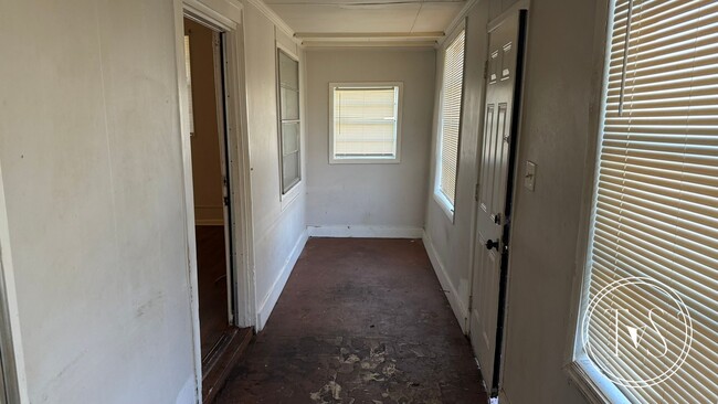 Building Photo - 1011 W 53rd St