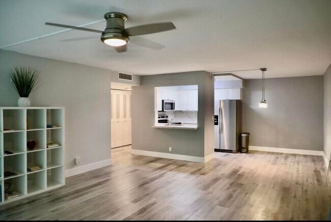 Building Photo - 1301 River Reach Dr