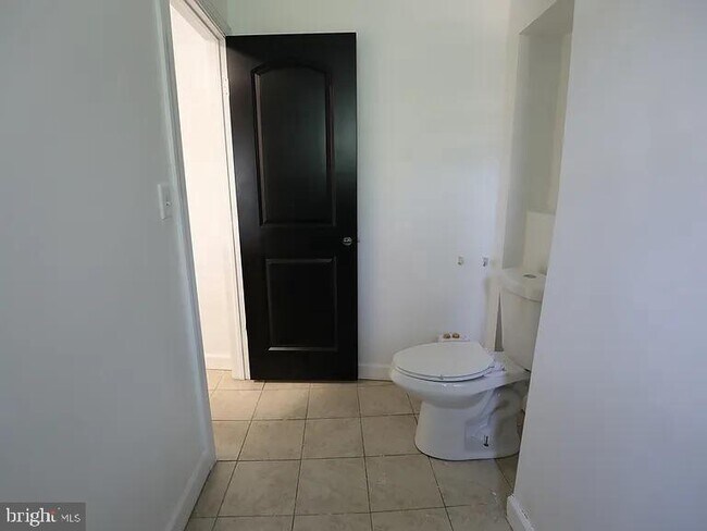 Building Photo - 2400 E Dauphin St