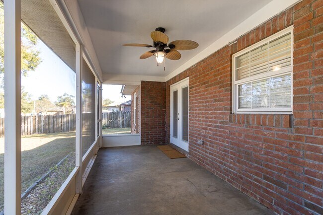 Building Photo - Charming 3BR/2BA Brick Home in the Heart o...