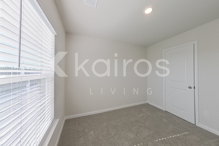 Building Photo - 2453 Banyan Cir
