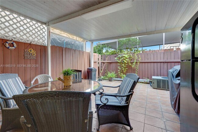 Building Photo - 1758 W 58th St