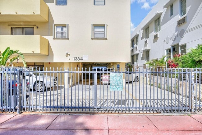 Building Photo - 1334 Collins Ave