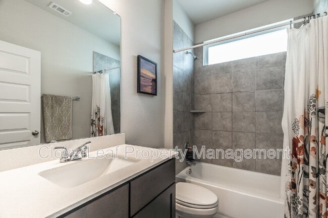Building Photo - 412 Hortus Dr