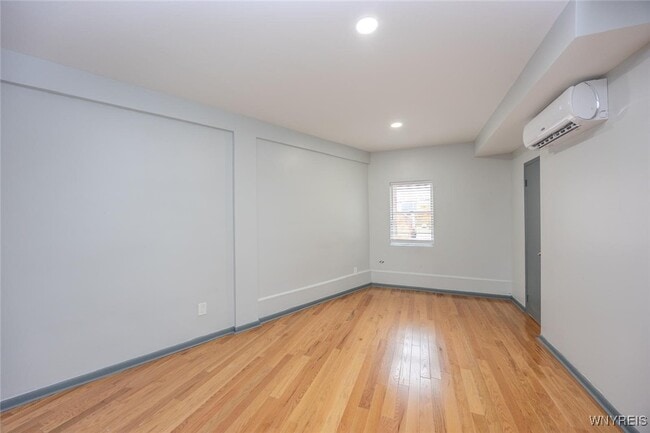 Building Photo - 530 Main St