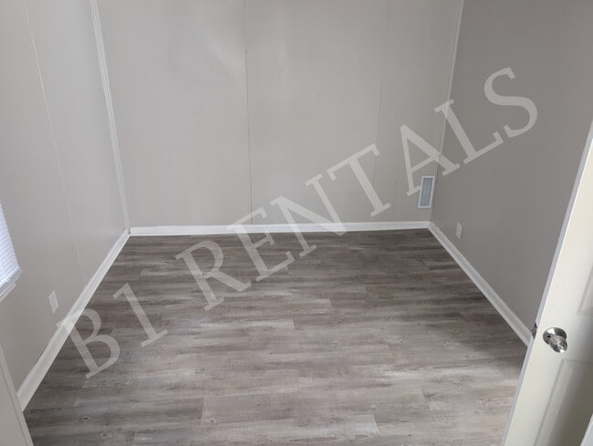 Building Photo - 361 Hege Ave