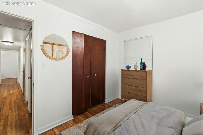 Building Photo - 3 Bedroom House with Huge Backyard!