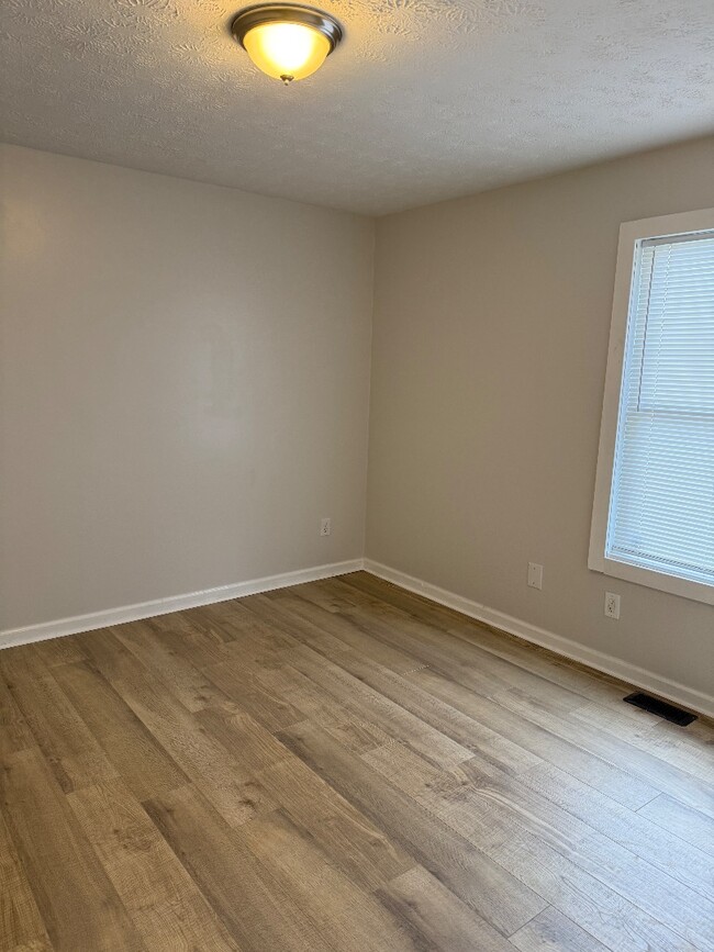 Building Photo - 1016 Jane St