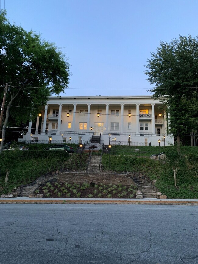 Building Photo - 169 Peachtree Cir NE