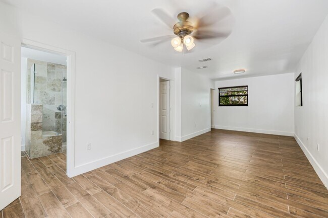 Building Photo - 7620 SW 59th Ave