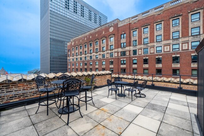 Building Photo - 6 E Monroe St