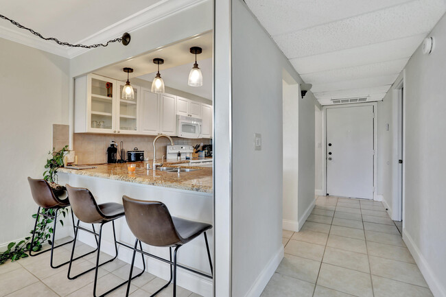Building Photo - 13 Royal Palm Way